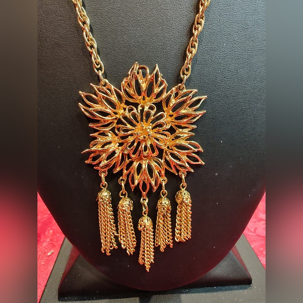 Beautiful Gold Tone Floral Pendant Necklace With Small Tassels